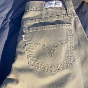 Levi’s low rise ankle/crop pants 👖🏝️